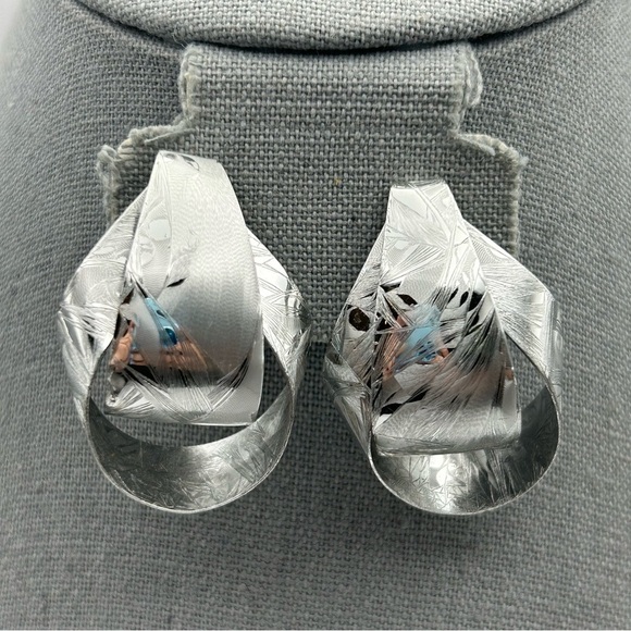 Vintage Silver Tone Metal Layered Textured Curved Stud Earrings Statement Unique - Picture 1 of 5